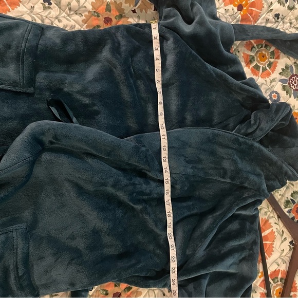 Victoria's Secret Green Plush Robe Shawl Collar - Picture 7 of 9